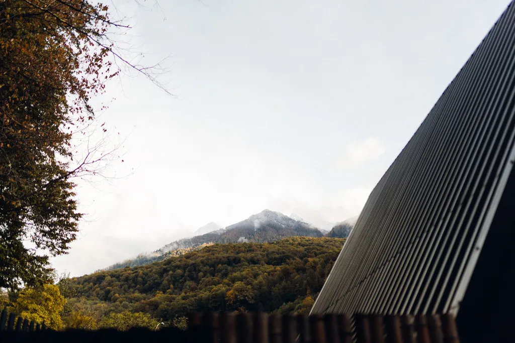 Уютное шале на берегу ручья с баней и купелью на уединенной террасе