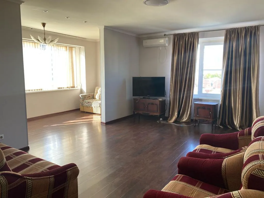 Уютная трехкомнатная квартира в городе — аренда посуточно в Сухум