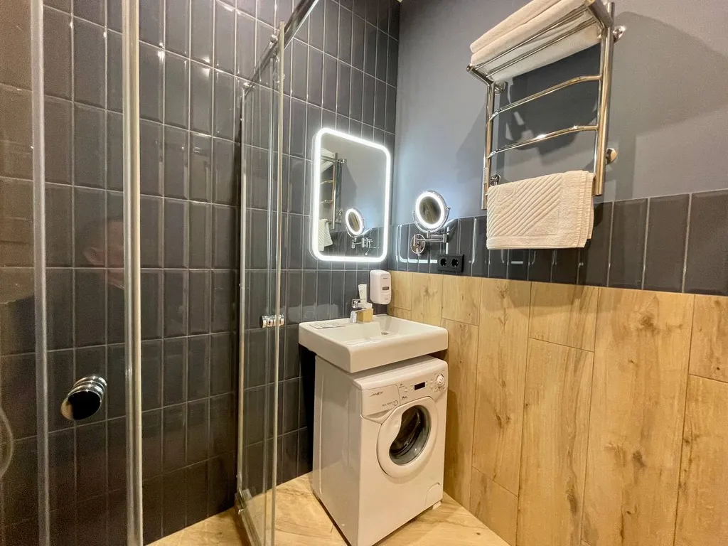 "В Гости!" на Запорожской 69  (1к студия №7 рядом с БЦ "Сити")