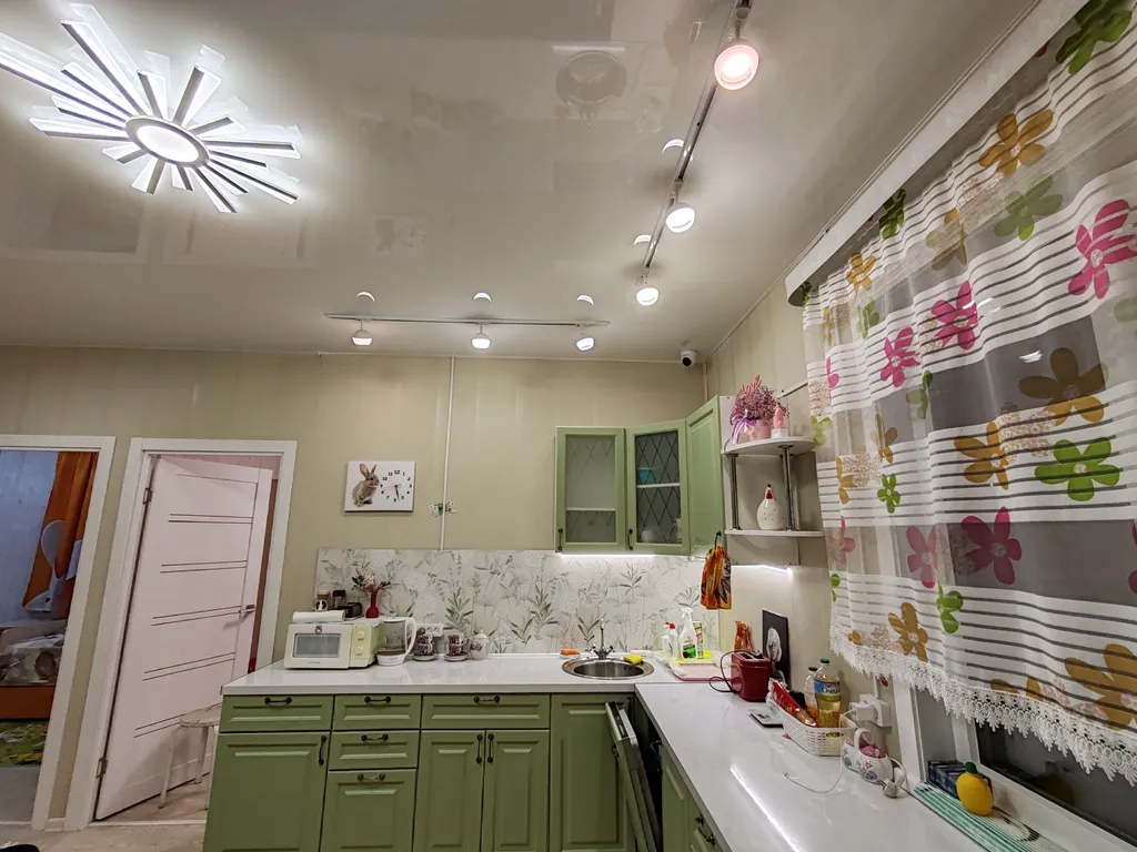 Дом у слияния рек, рядом с историей