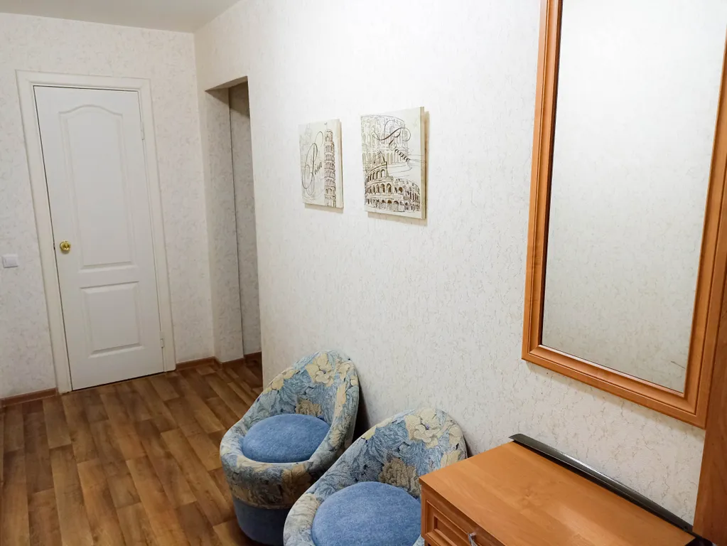 Стильная просторная квартира с модными кроликами в Орбите