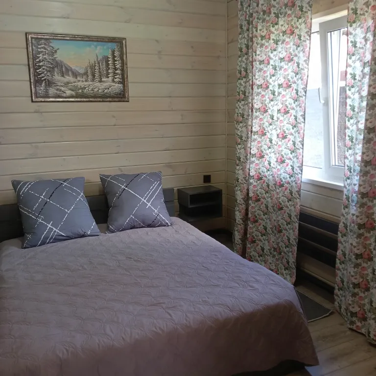 Уютный дом в саду