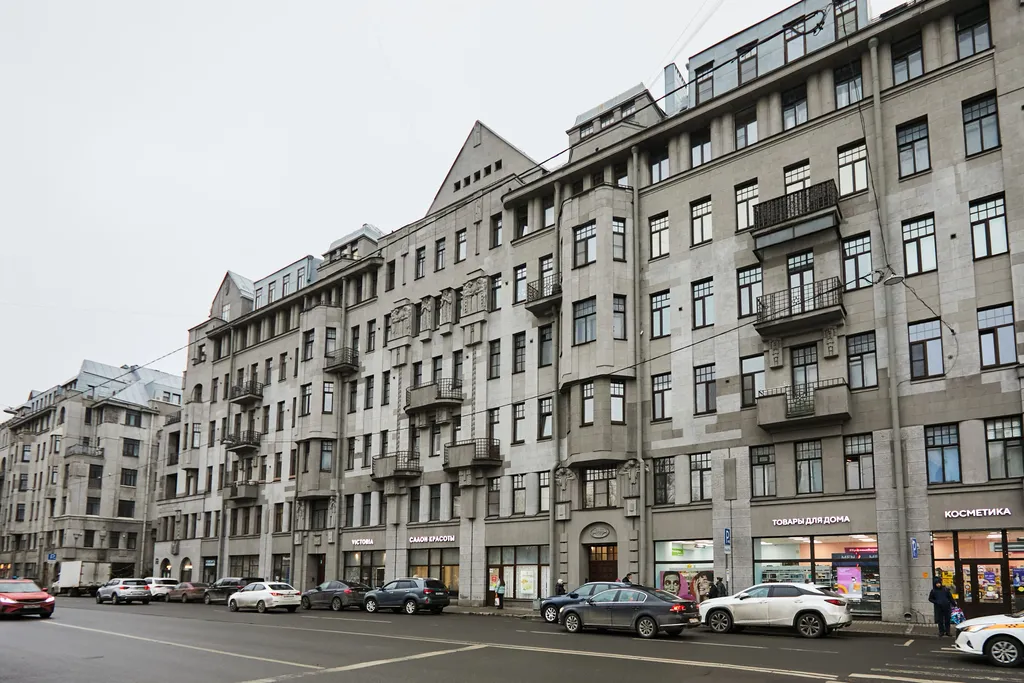 3 спальни, балкон, красивый дом