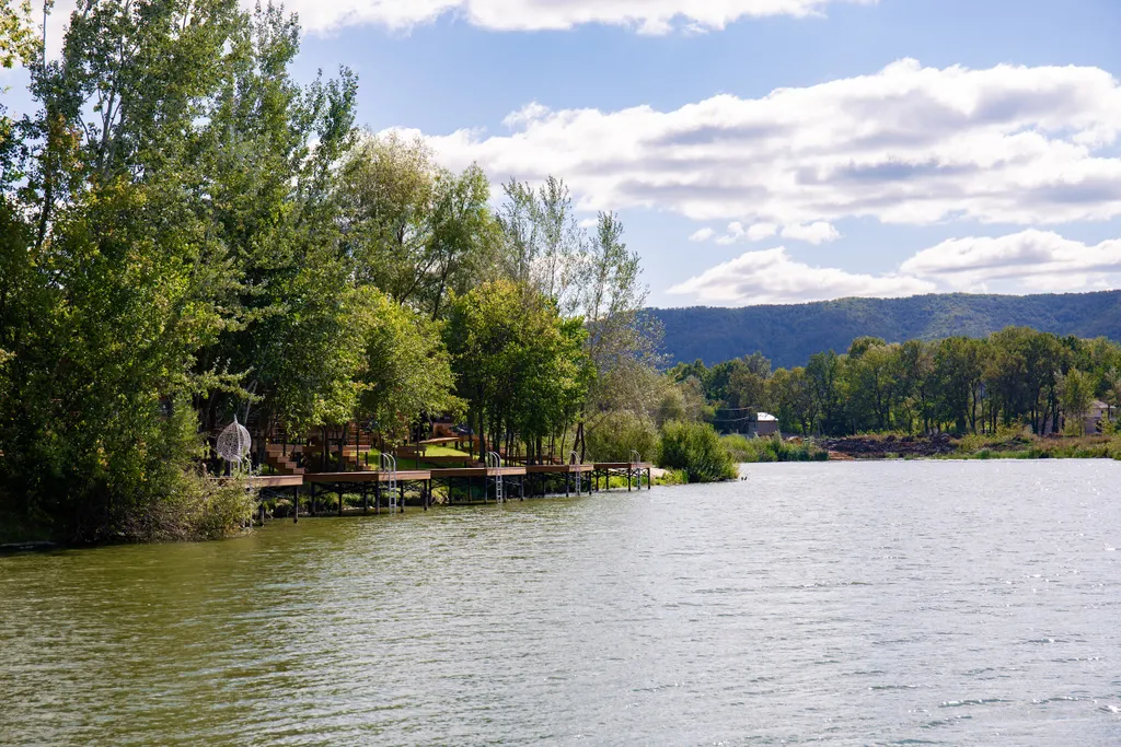 Дом Галька с видом на озеро и горы