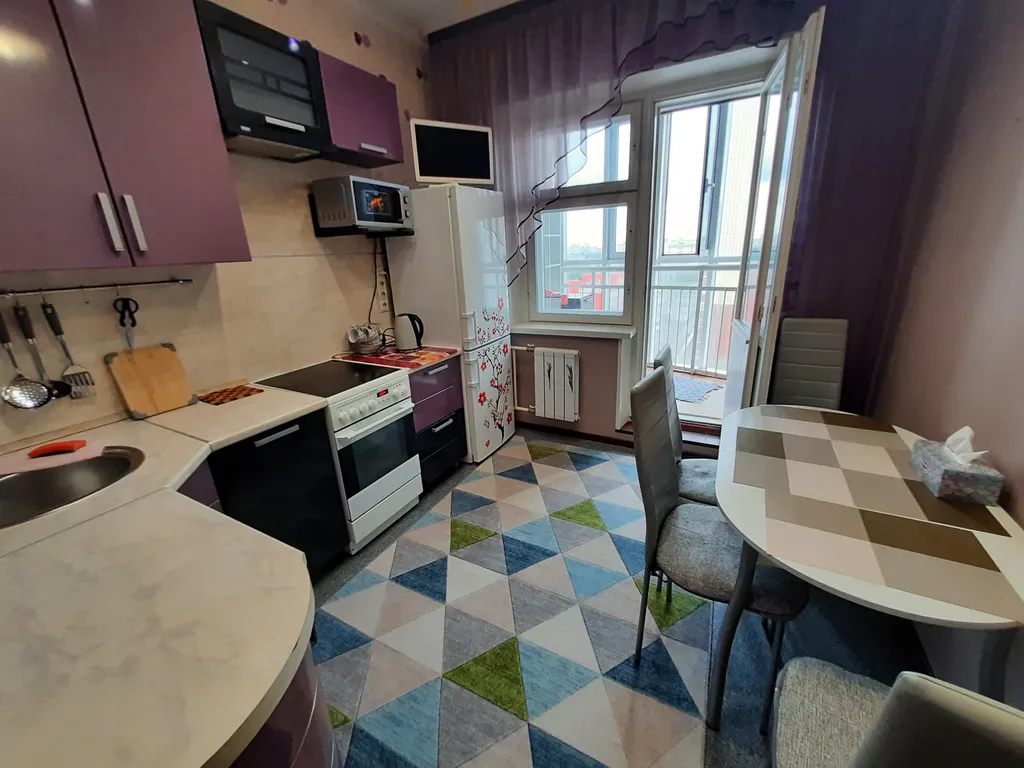 Нововартовская 4