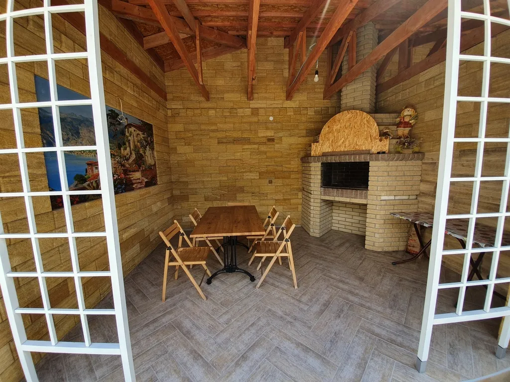 Жилье со своей кухней в частном секторе возле кинотеатра ракета