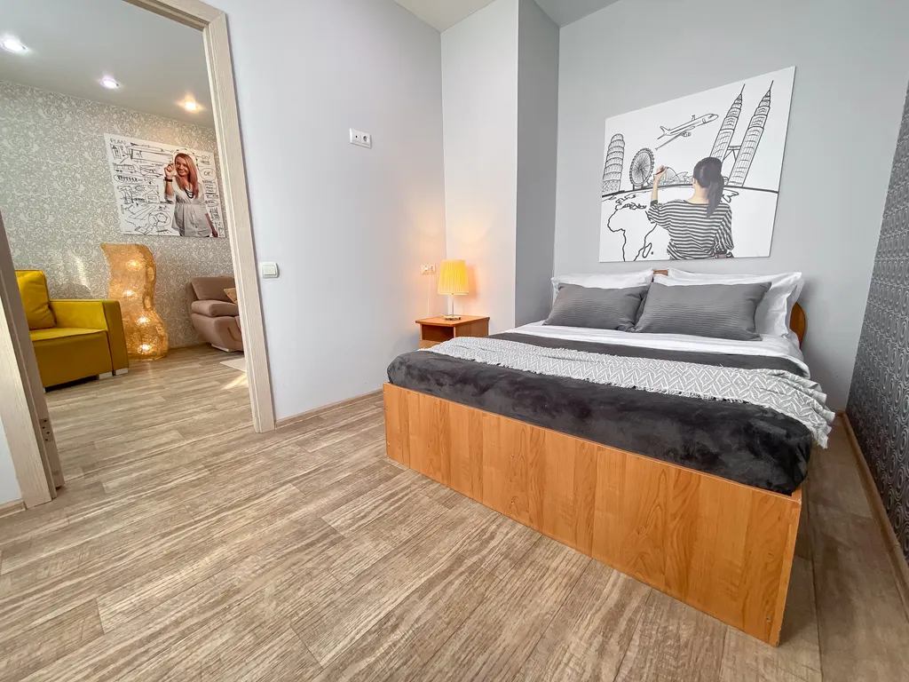 Светлая квартира у ТЦ Аквамолл