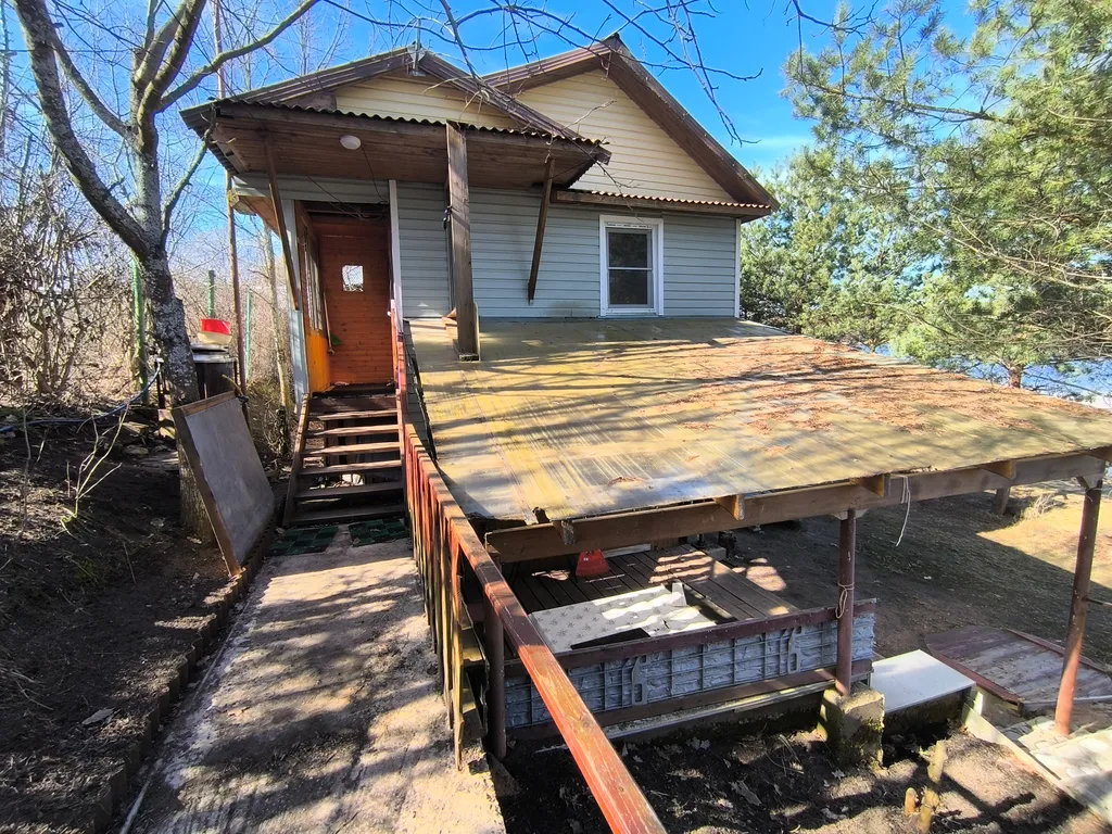 Дом на берегу с видом на Селигер