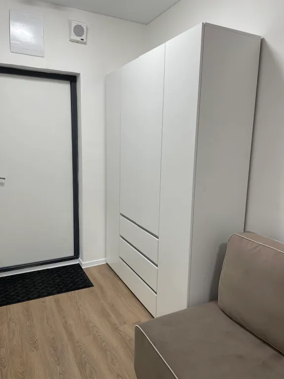 Современная студия с двухспальной кроватью в Люберцах