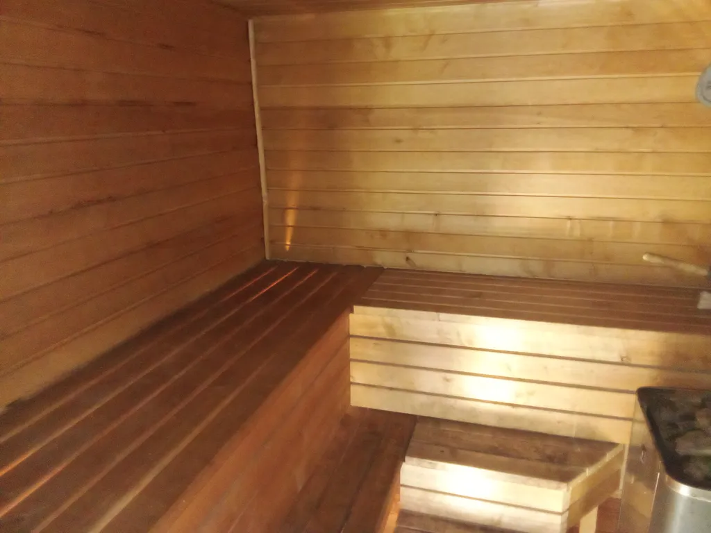 Уютный домик на берегу речки