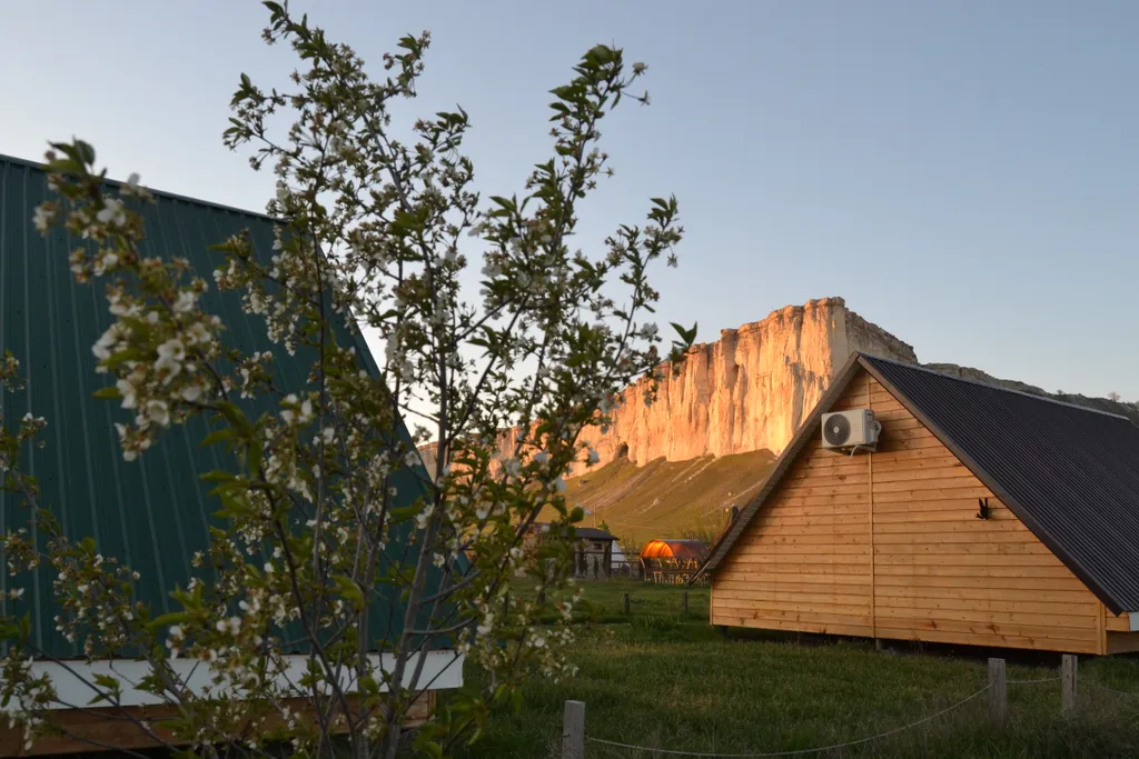 Коттедж у Белой Скалы с беседкой