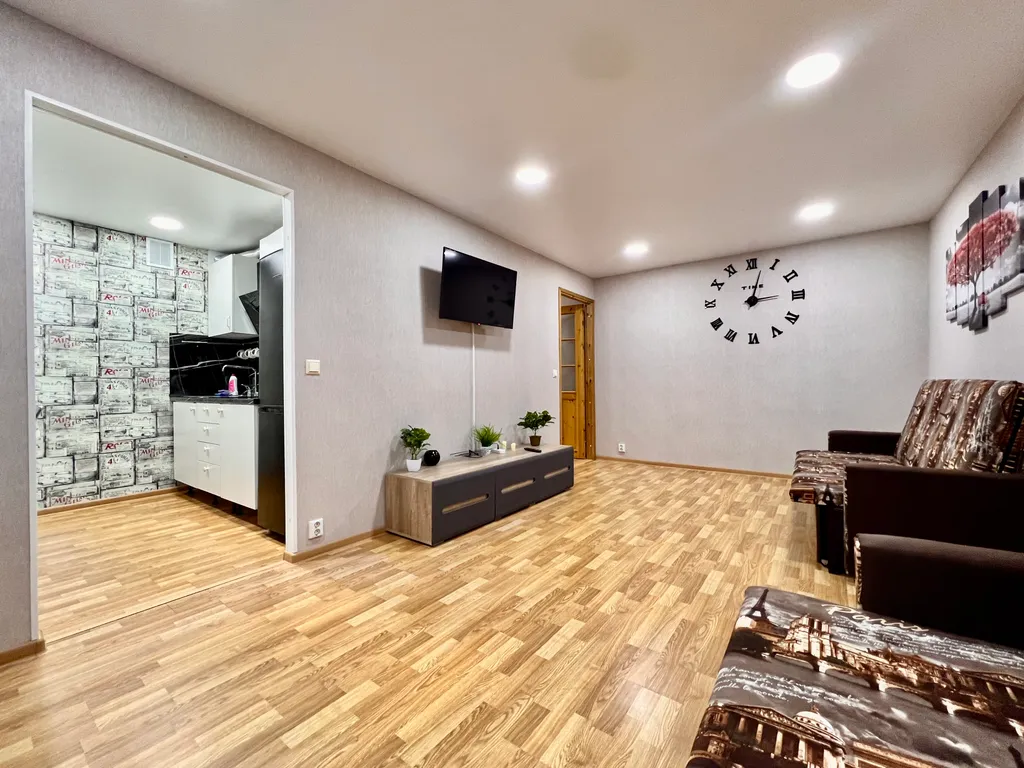 Двухкомнатная квартира в центре возле ряда сетевых магазинов