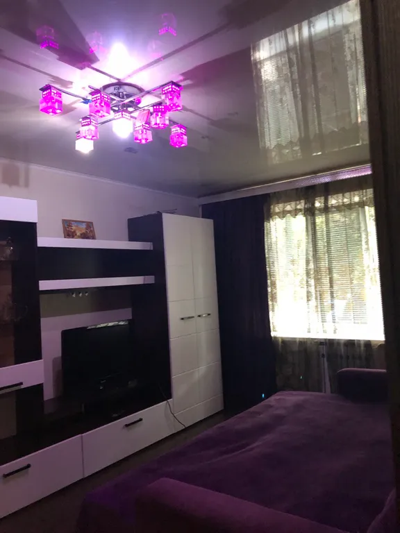 2-комнатная квартира в темных тонах с евроремонтом