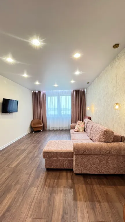 LUX-вид на озеро: светлая квартира в новом доме