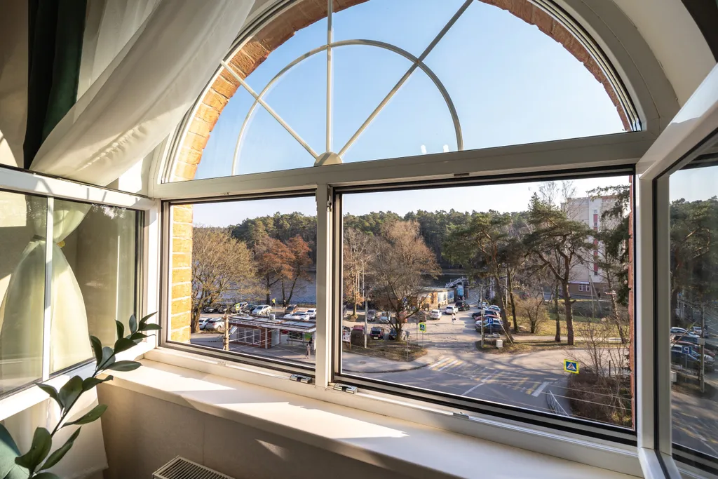 Студия с озером в вашем окне