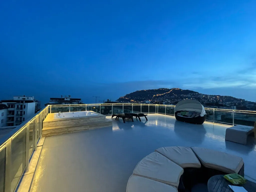 Уютный апартамент у моря с потрясающим видом в центре города