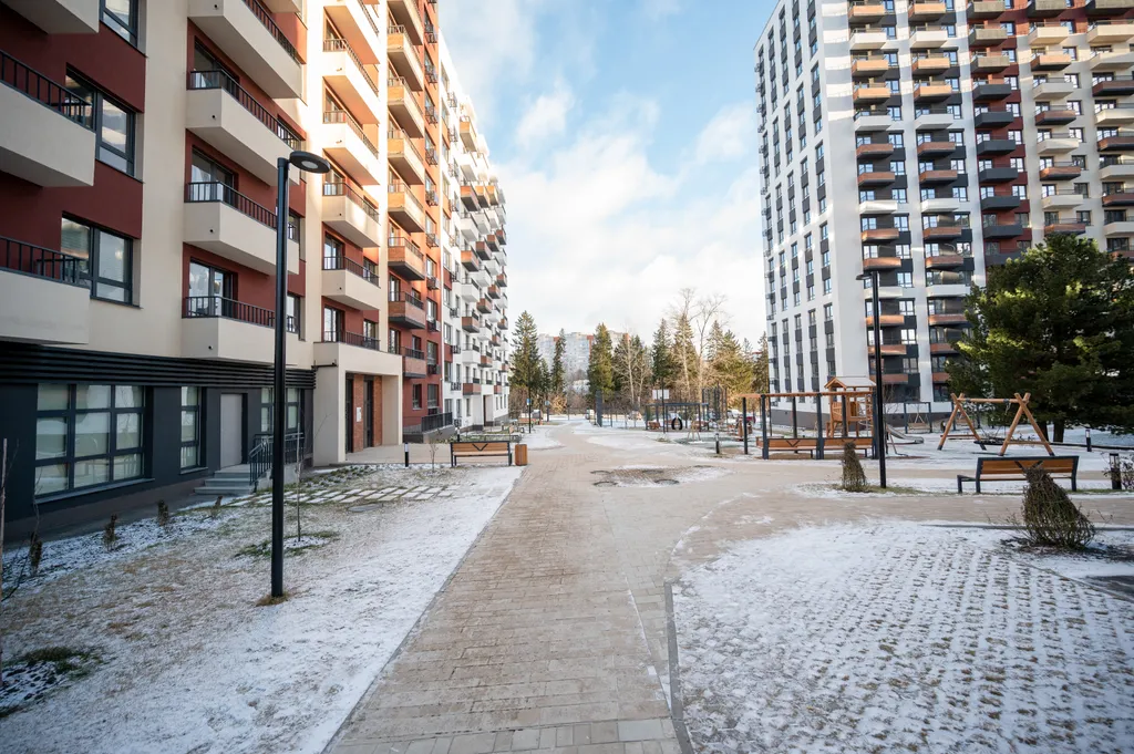 Пpосторная студия с балконом и красивым видом