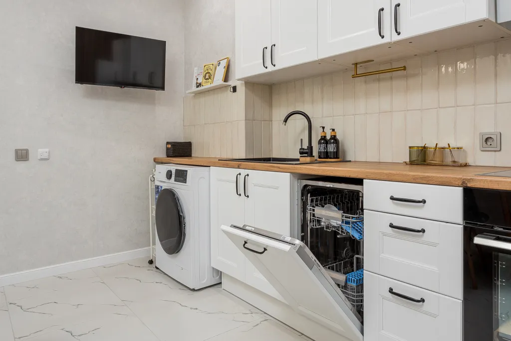 Двухкомнатные апартаменты LikeHome Изумрудные вблизи парка Галицкого