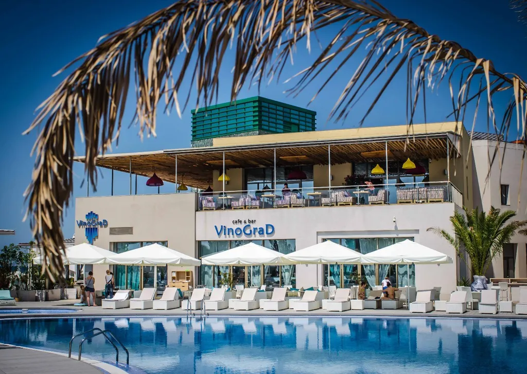 3-комнатная квартира в 5 минутах от моря