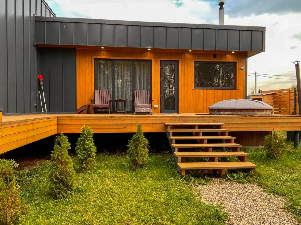 Дом у реки с баней