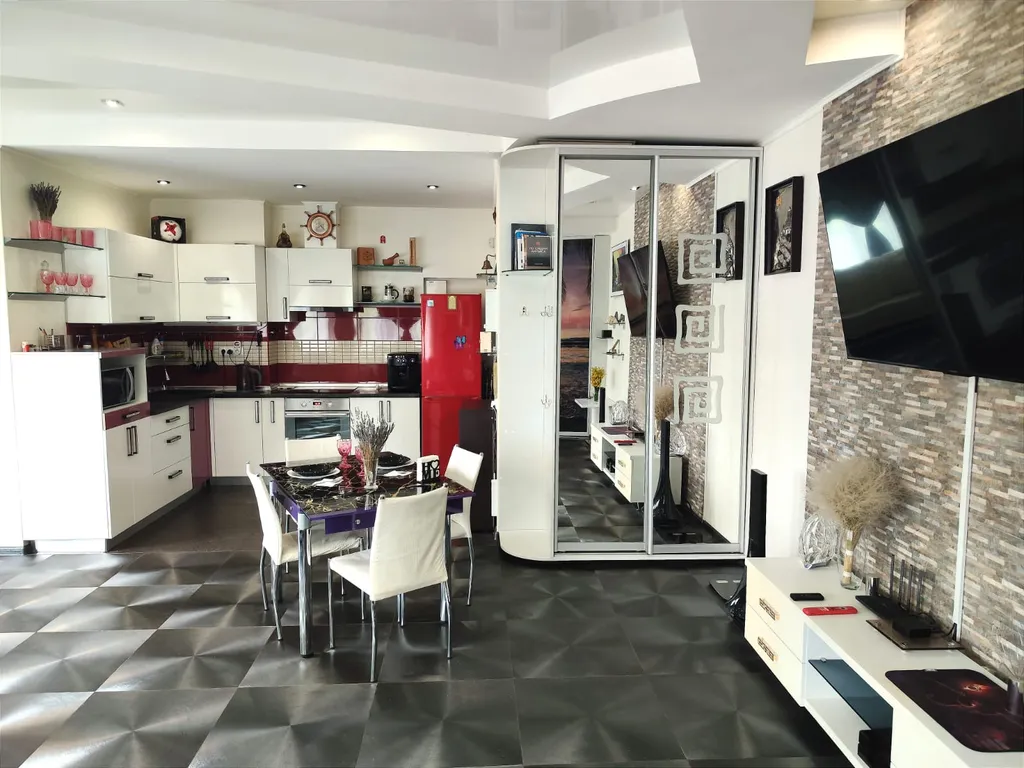 Премиум студия с террасой на 1 линии