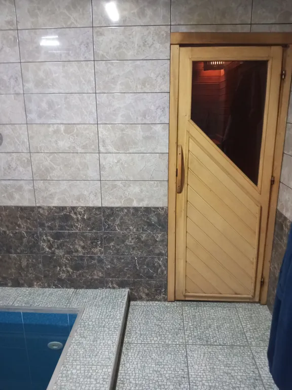 Дом с бассейном, и баней