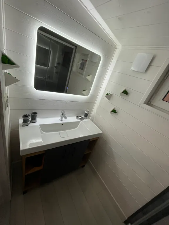 Уютный дизайнерский коттедж с территорией