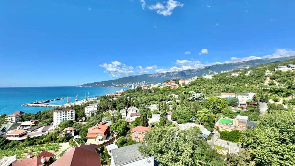 Часть дома с бассейном недалеко от моря Отрадное Ялта