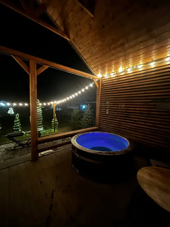 Дом с горячей купелью фурако на берегу реки