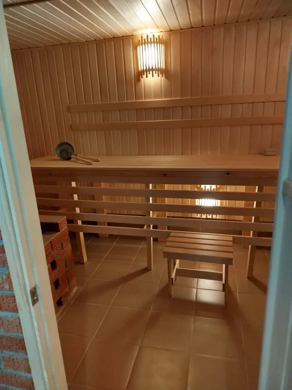 Дом с баней и панорамными окнами на первой линии