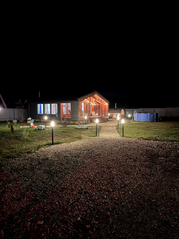 Дом с панорамными окнами на участке 10 соток