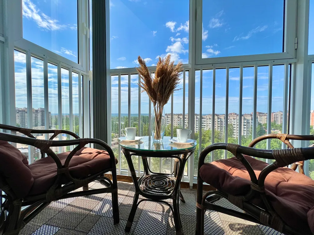 Видовая двухкомнатная квартира в тихом местечке