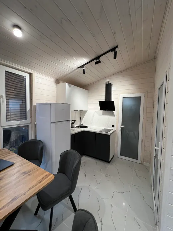 Домик с видом на лес