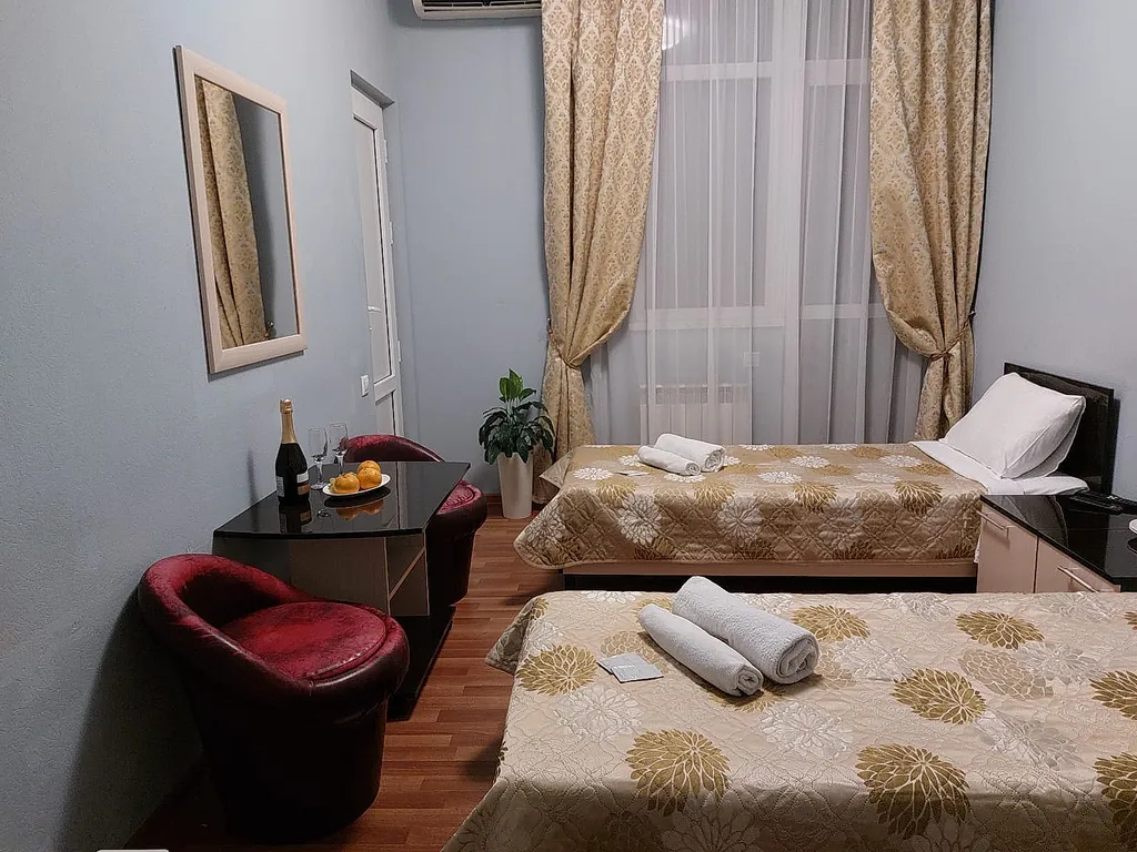 Квартира Двухместный номер с раздельными кроватями и балконом — аренда посуточно в Сочи