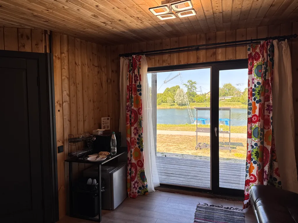 Номер в двухномерном коттедже с одноместными кроватями