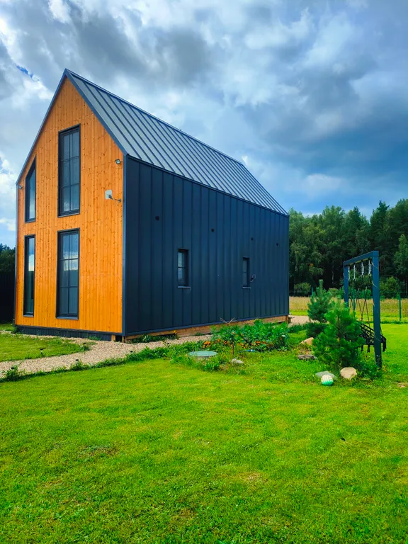 Уютный дом на берегу озера