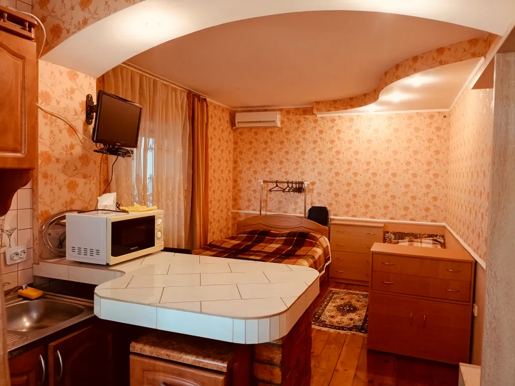 Квартира Студия с террасой, частный сектор — аренда посуточно в Алупка