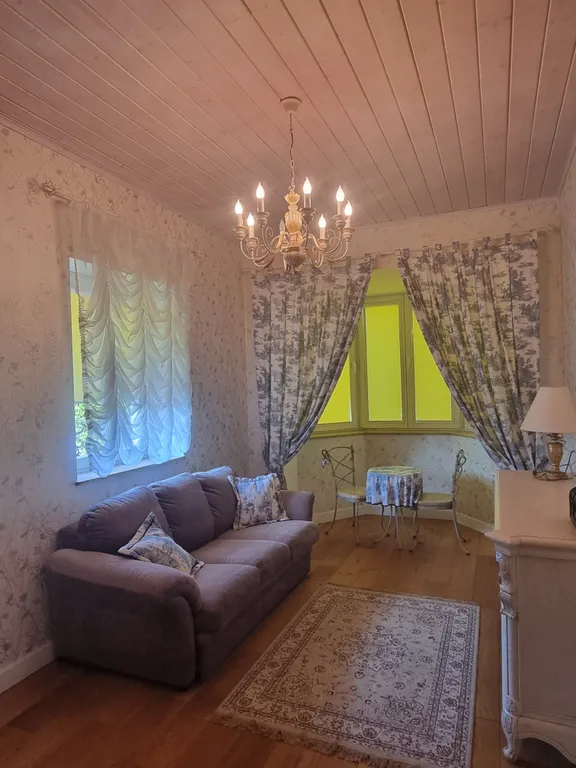 Вилла художника у моря с бассейном