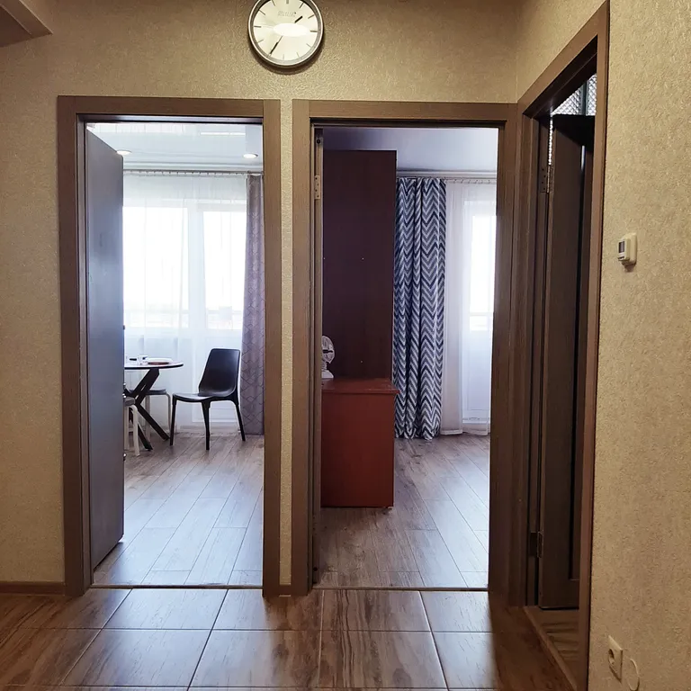 Просторная евротрешка с видом на Ангару и город