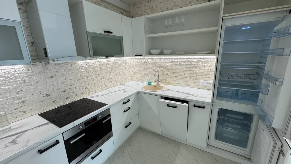 Светлые апартаменты в центре города с видом на озеро