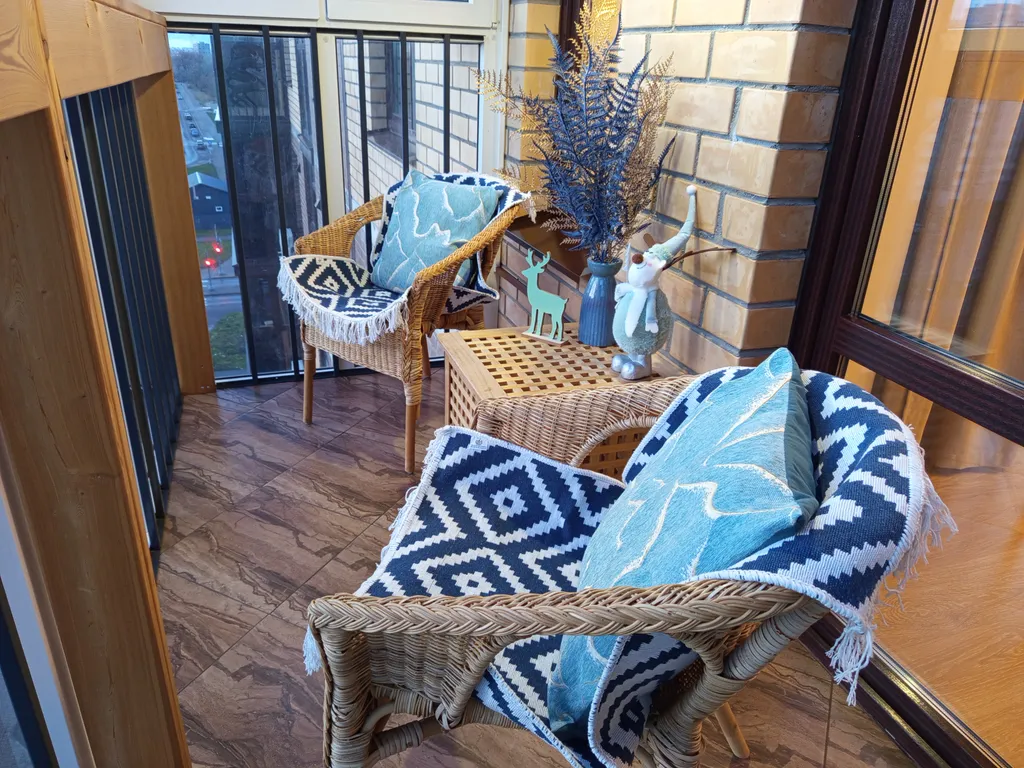 Студия с видом на город