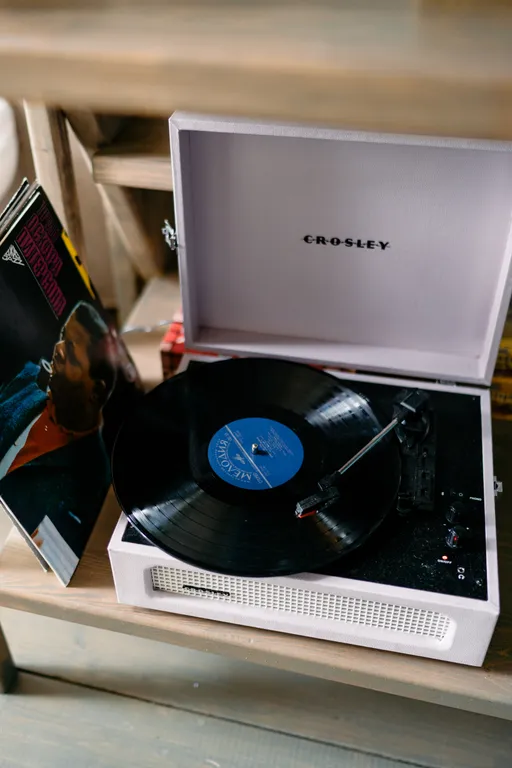 Домик-шалаш с видом на озеро