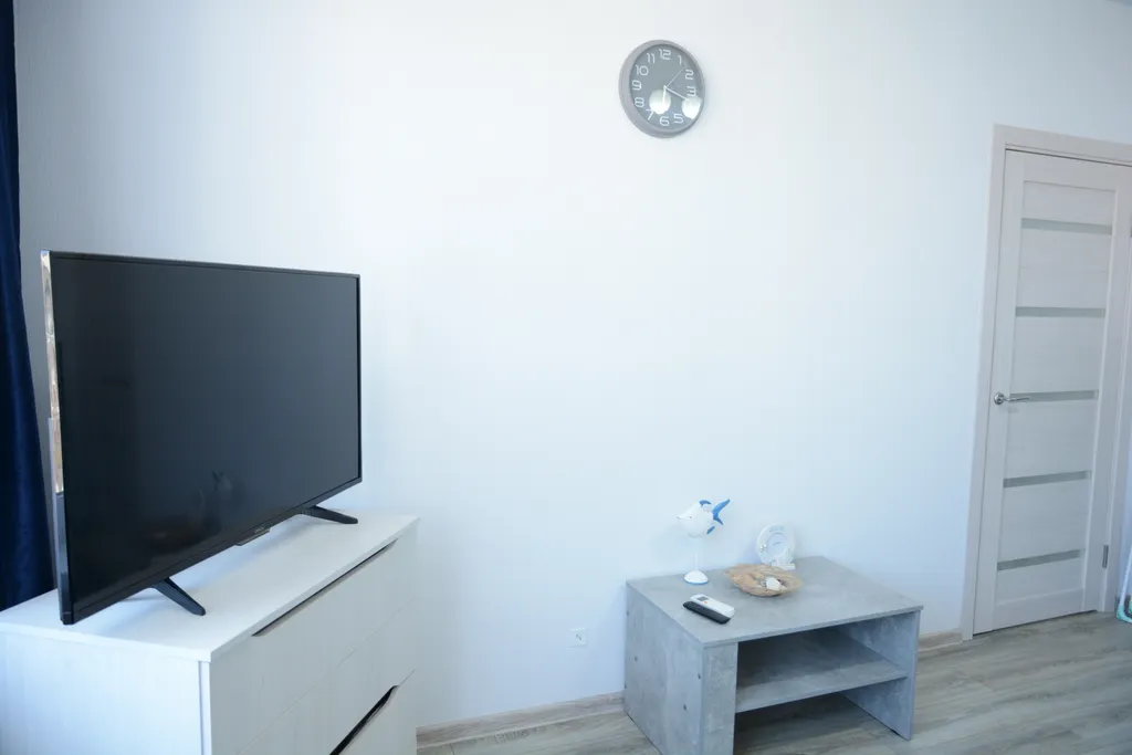 1к между морем и Кипарисовым озером