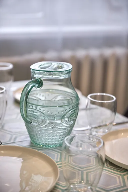 Дом Под Покровом на тихой улице с видом на монастырь