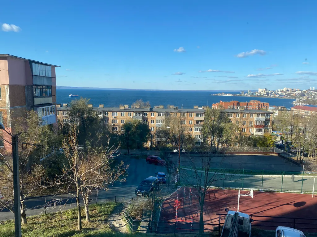 Первая речка, рядом с пляжем на мысе Кунгасный