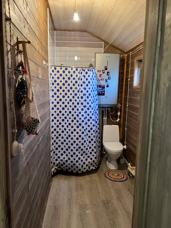 Дом в горах у реки