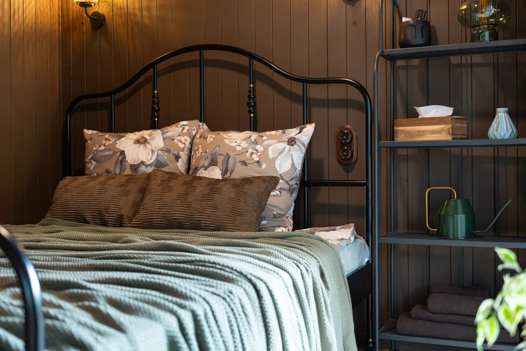 Сказочный уютный домик у моря