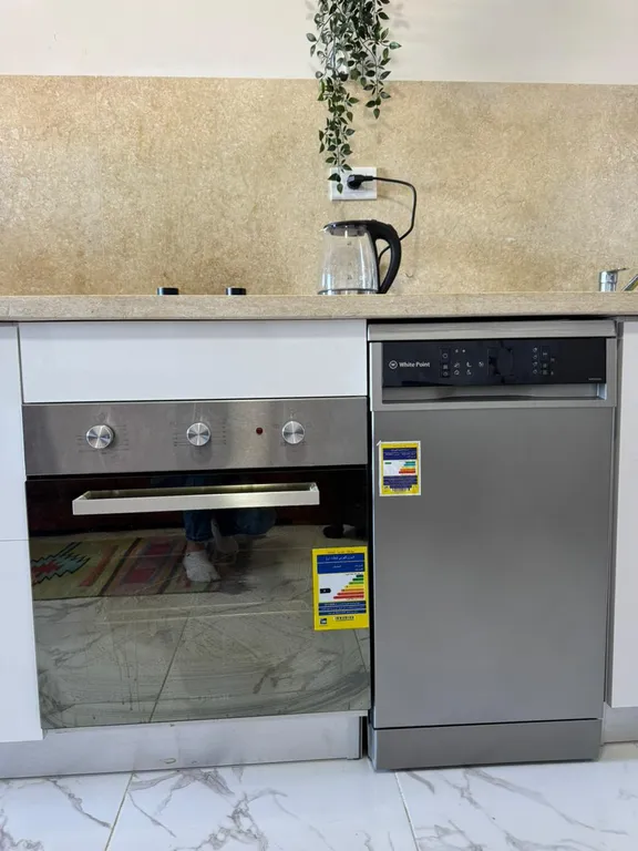 Уютная студия в терракотовом цвете на берегу моря, первая линия