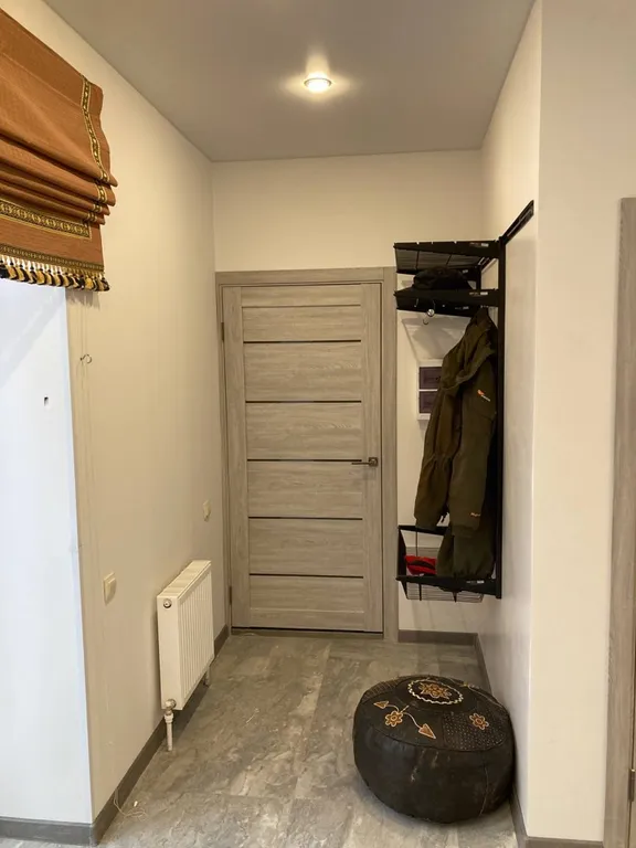 Дом в два этажа с двумя спальнями и гостиной, летний бассейн, баня