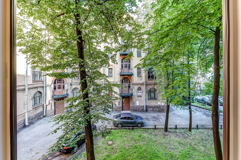 Евротрёшка в центре у Крейсера Аврора